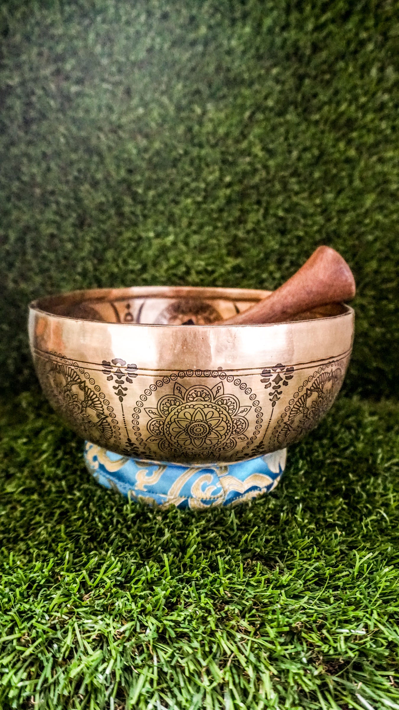 The Zambala Singing Bowl features Zambala, the deity of wealth and abundance, at its center with a radiant flower mandala. The outside is decorated with detailed mini mandalas and the Om Mani Padme Hum mantra, promoting prosperity and compassion. It produces rich, uplifting tones that support manifestation and spiritual grounding.