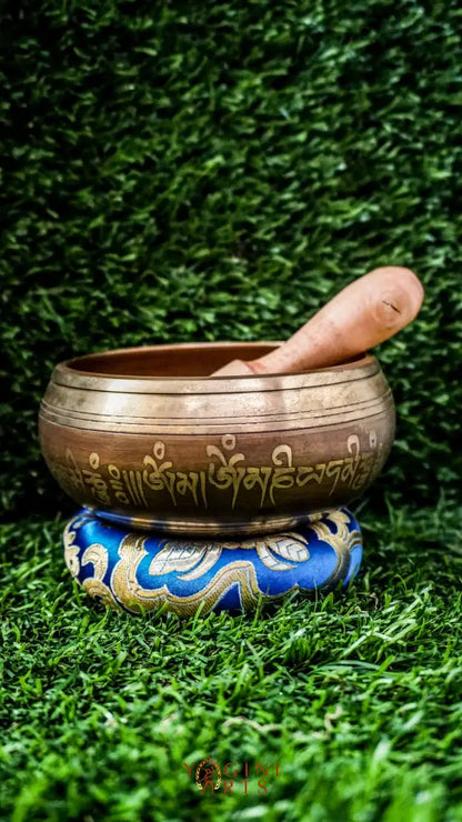 Singing bowl featuring the sacred Vajra symbol at its center, symbolizing spiritual strength and transformation, with the Om Mani Padme Hum mantra engraved around the outside, offering a calming and focused energy.