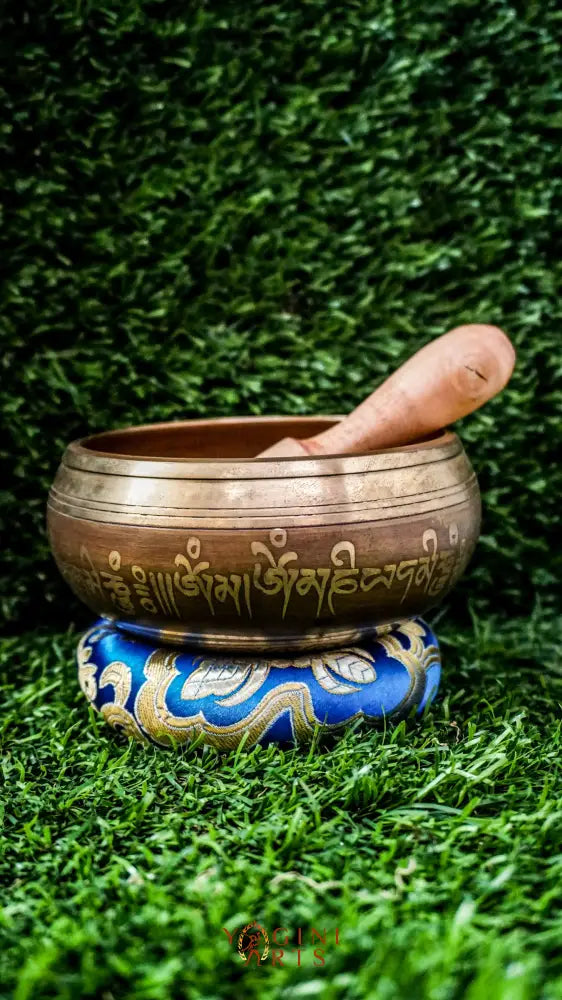 Singing bowl featuring the sacred Vajra symbol at its center, symbolizing spiritual strength and transformation, with the Om Mani Padme Hum mantra engraved around the outside, offering a calming and focused energy.