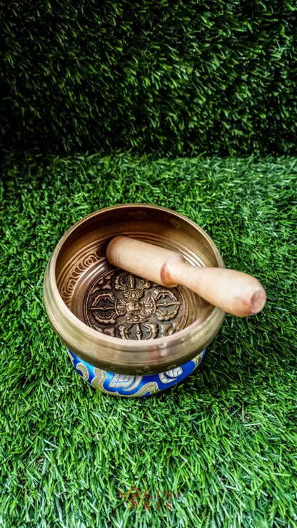Singing bowl featuring the sacred Vajra symbol at its center, symbolizing spiritual strength and transformation, with the Om Mani Padme Hum mantra engraved around the outside, offering a calming and focused energy.