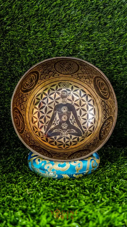 This chakra singing bowl features a central seven-chakra figure surrounded by gentle symbols. Its clear, calming tone supports alignment, healing, and mindful grounding.