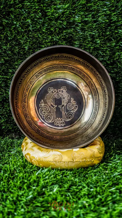 The Two Fish and Lotus Singing Bowl symbolizes harmony and growth. Inside, two fish face each other with a lotus beneath. The outside shows the Om Mani Padme Hum mantra in Tibetan. Its clear, calming tones support meditation and relaxation. Perfect for creating peace and balance in any space.