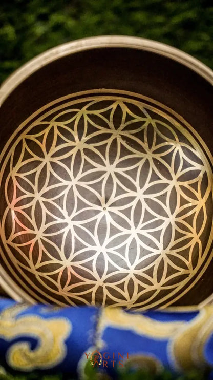 Invite harmony, balance, and positive energy with our handcrafted Flower of Life Singing Bowl. Featuring the sacred Flower of Life symbol inside and intricate geometric patterns outside, it represents unity and the cycle of life. Handmade by skilled artisans, this bowl produces clear, calming tones that support meditation, relaxation, and emotional balance. Includes a wooden mallet and silk cushion. Perfect for any meditation space or spiritual journey.