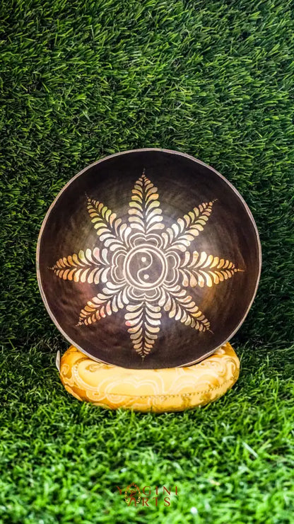 The Yin Yang Singing Bowl features the Yin Yang symbol inside a floral mandala with flower patterns outside. Its gentle sound brings calm and balance, perfect for meditation or peaceful spaces.