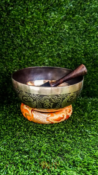The Ganesh Singing Bowl inspires new beginnings and calm. It features Lord Ganesh at the center with soothing patterns inside and gentle floral designs outside. Its steady, peaceful tone supports meditation and focus. A handcrafted bowl to help you pause, reflect, and find inner strength.