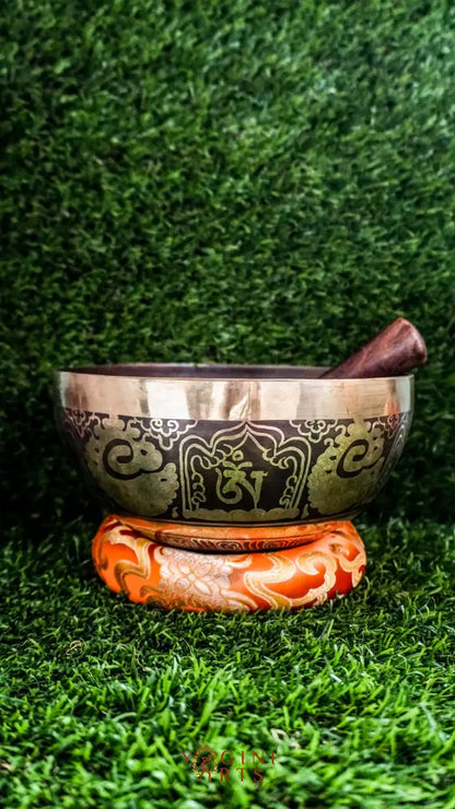 The Ganesh Singing Bowl inspires new beginnings and calm. It features Lord Ganesh at the center with soothing patterns inside and gentle floral designs outside. Its steady, peaceful tone supports meditation and focus. A handcrafted bowl to help you pause, reflect, and find inner strength.