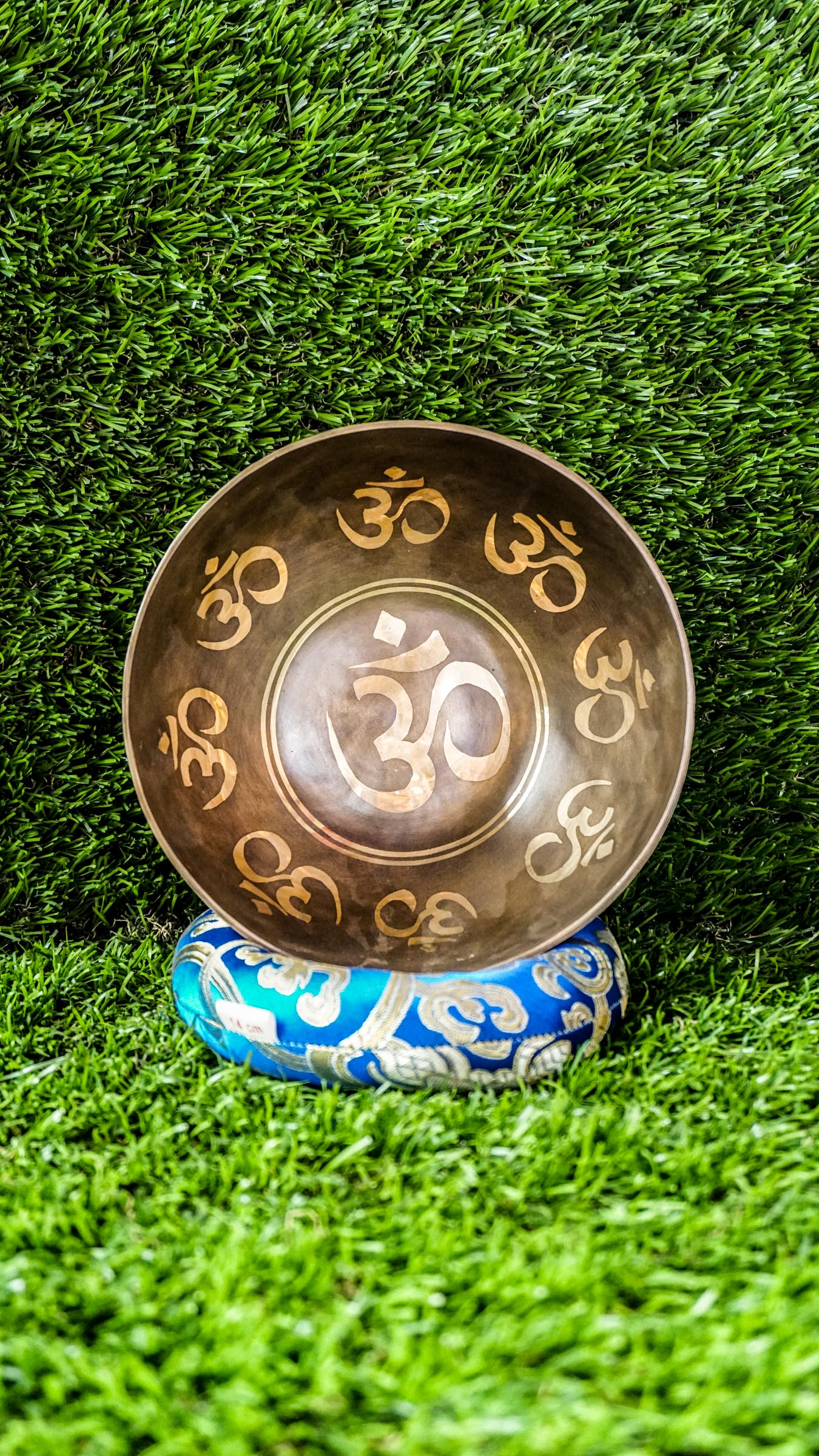 The Om Singing Bowl features a large Om symbol at its center, with repeating Om designs inside and outside. Its soothing sound supports meditation and calm, helping you reconnect with your inner peace.