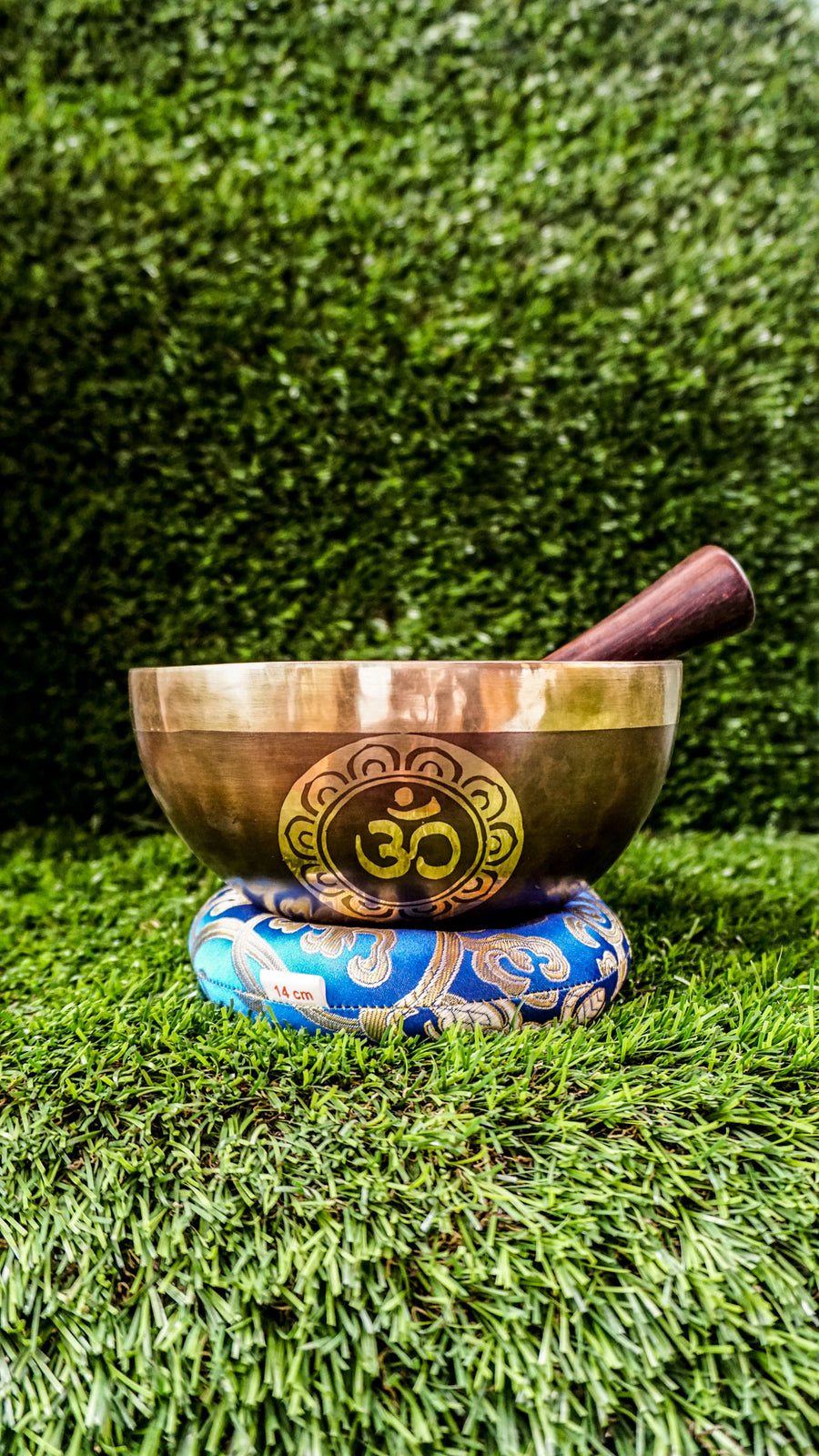 The Om Singing Bowl features a large Om symbol at its center, with repeating Om designs inside and outside. Its soothing sound supports meditation and calm, helping you reconnect with your inner peace.